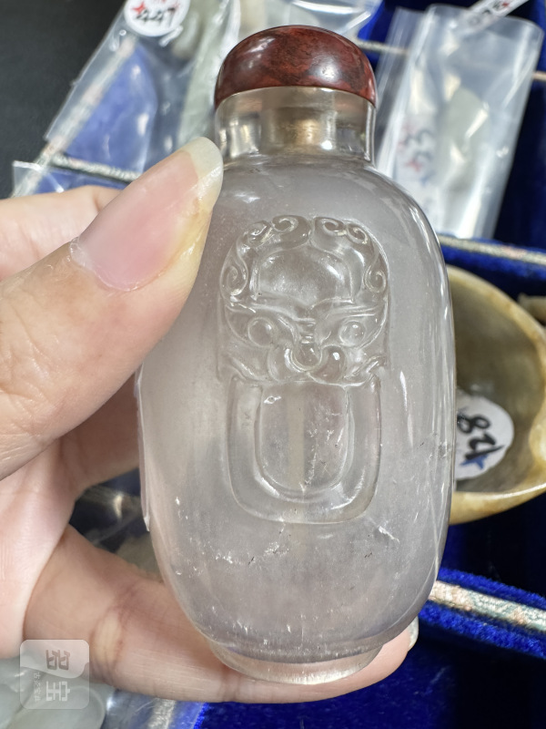 清 水晶双辅首耳烟壶 - 图5